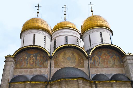Кому должны принадлежать кремлевские соборы: церкви или государству?